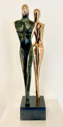 "True love" bronze sculpture of two people