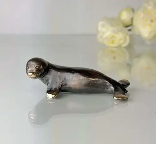 Seal looking 9 cm