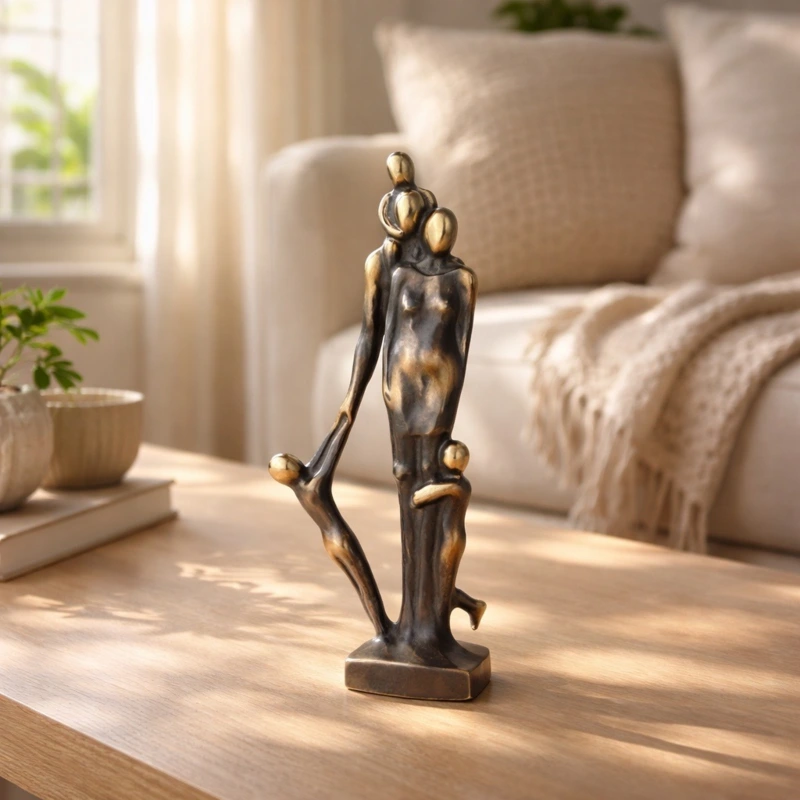 Couple with 3 children 25 cm