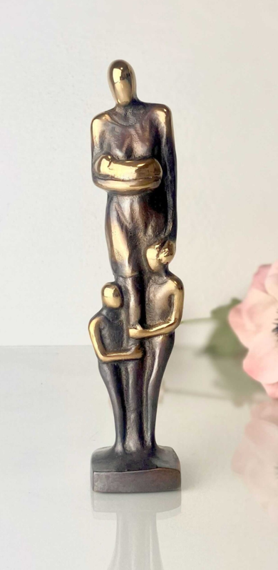 Mor med 3 små børn 22 cm