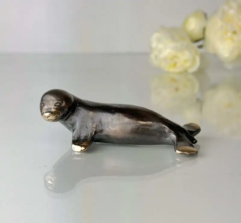 Seal looking 9 cm