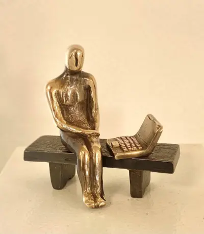 Bench figure with computer 9 cm