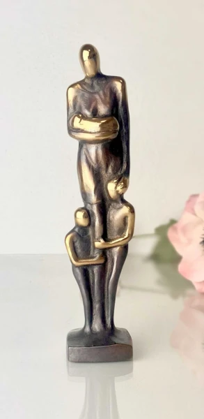 Mor med 3 små børn 22 cm